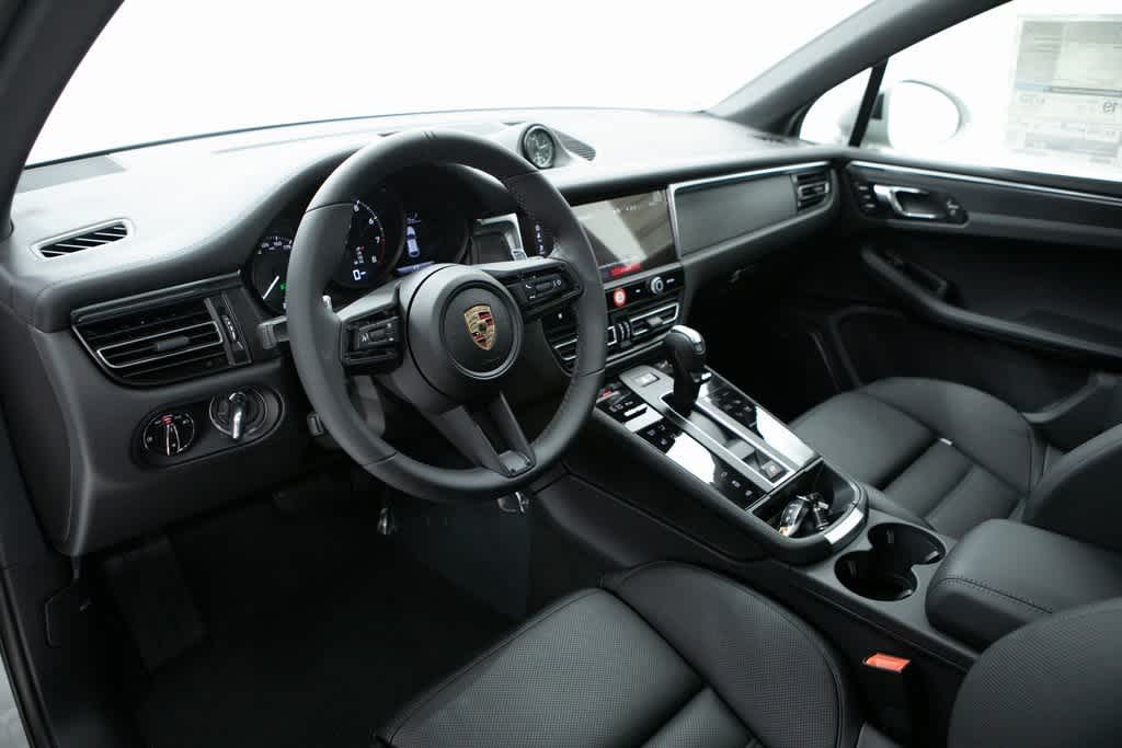 Thumbnail: 2025 Porsche Macan - 4