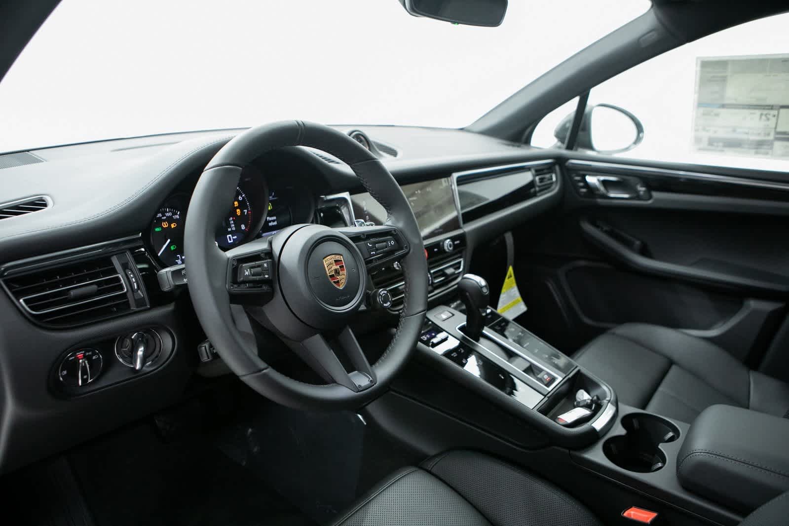 Thumbnail: 2025 Porsche Macan - 4