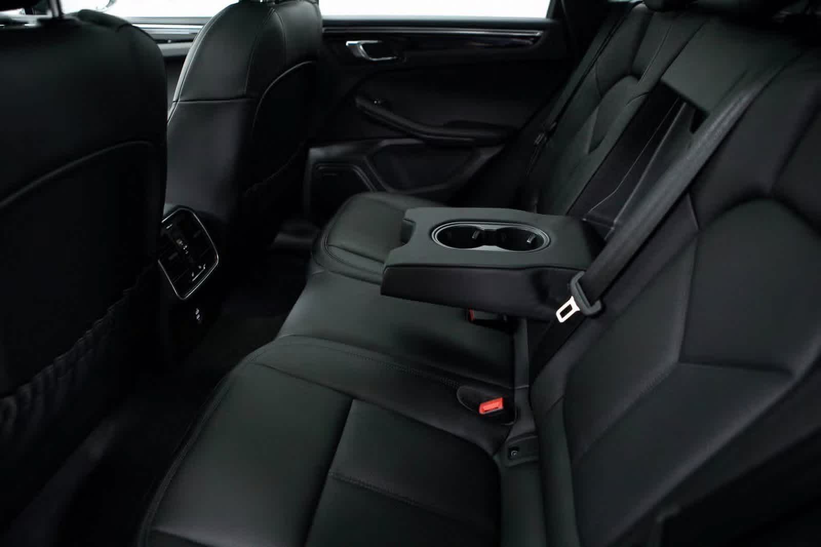 Thumbnail: 2026 Porsche Macan - 28