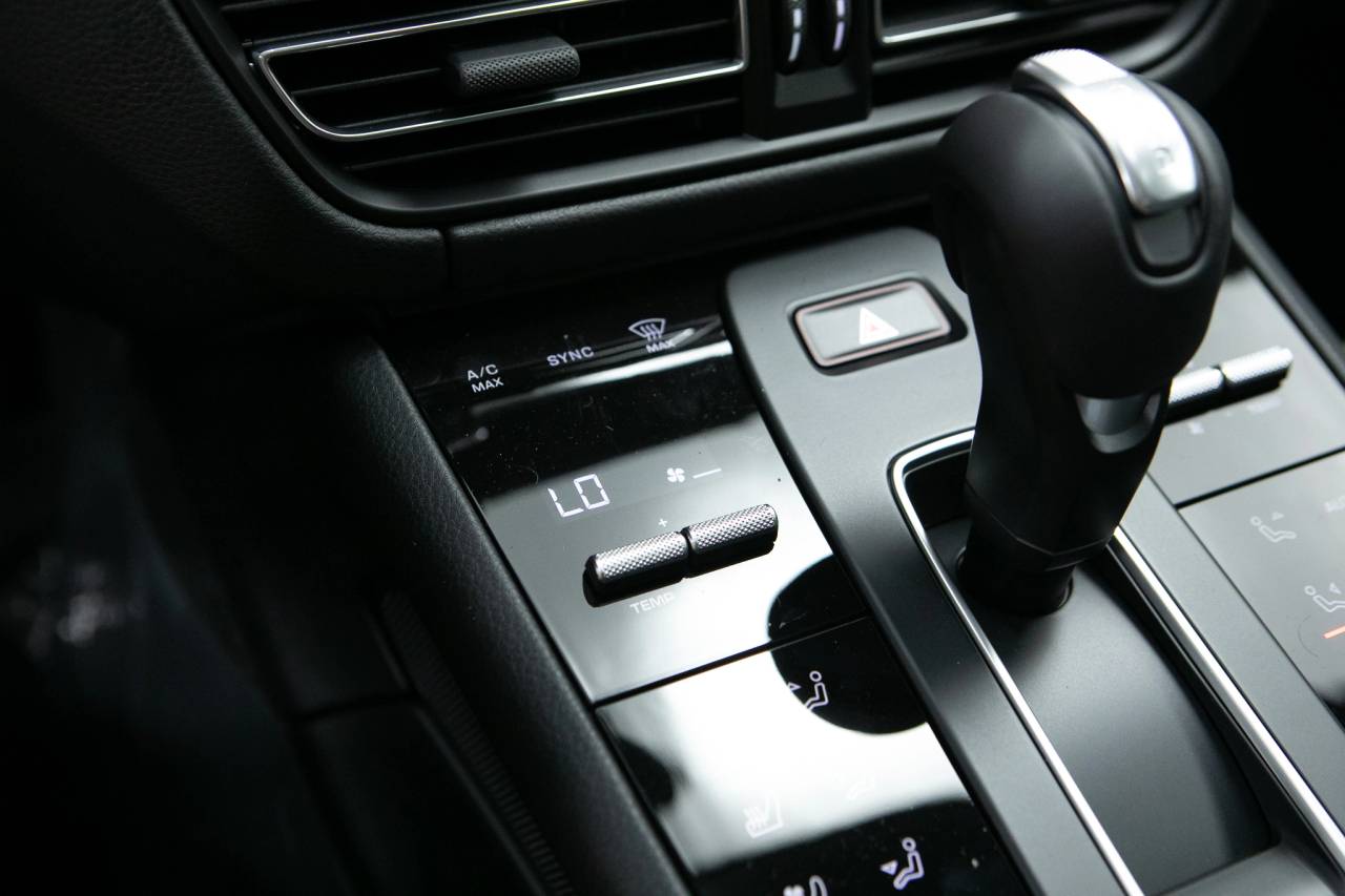 Thumbnail: 2026 Porsche Macan - 27