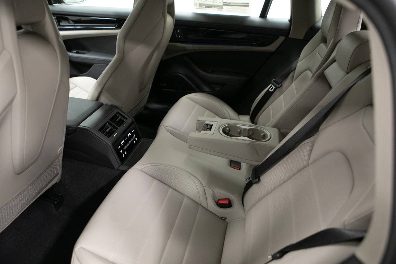 Thumbnail: 2026 Porsche Panamera - 37