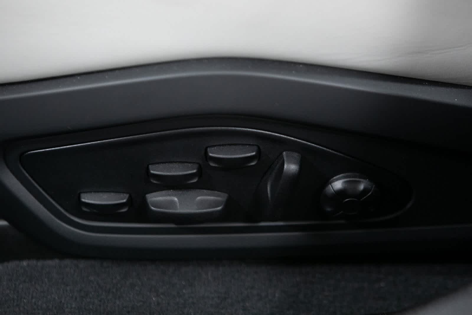 Thumbnail: 2024 Porsche Taycan - 17