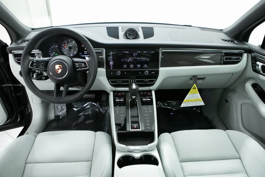 Thumbnail: 2025 Porsche Macan - 13