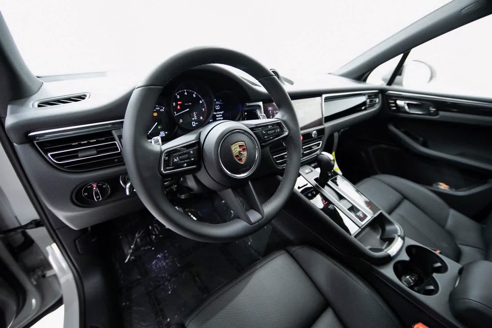 Thumbnail: 2025 Porsche Macan - 4