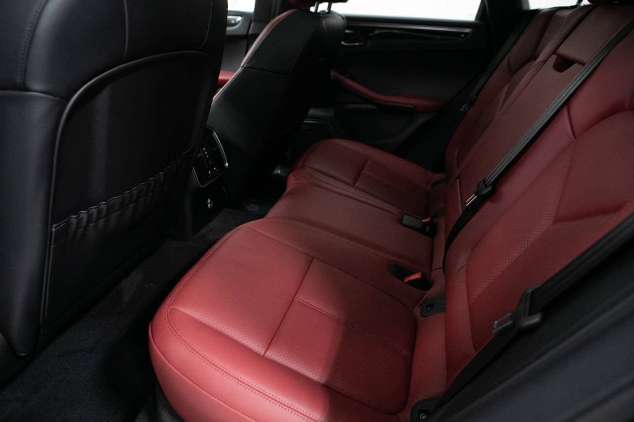 Thumbnail: 2026 Porsche Macan - 34