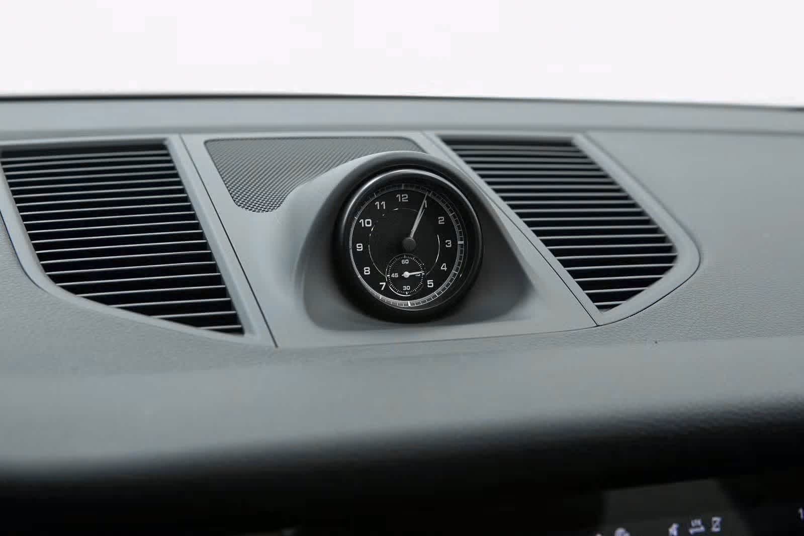 Thumbnail: 2026 Porsche Macan - 31