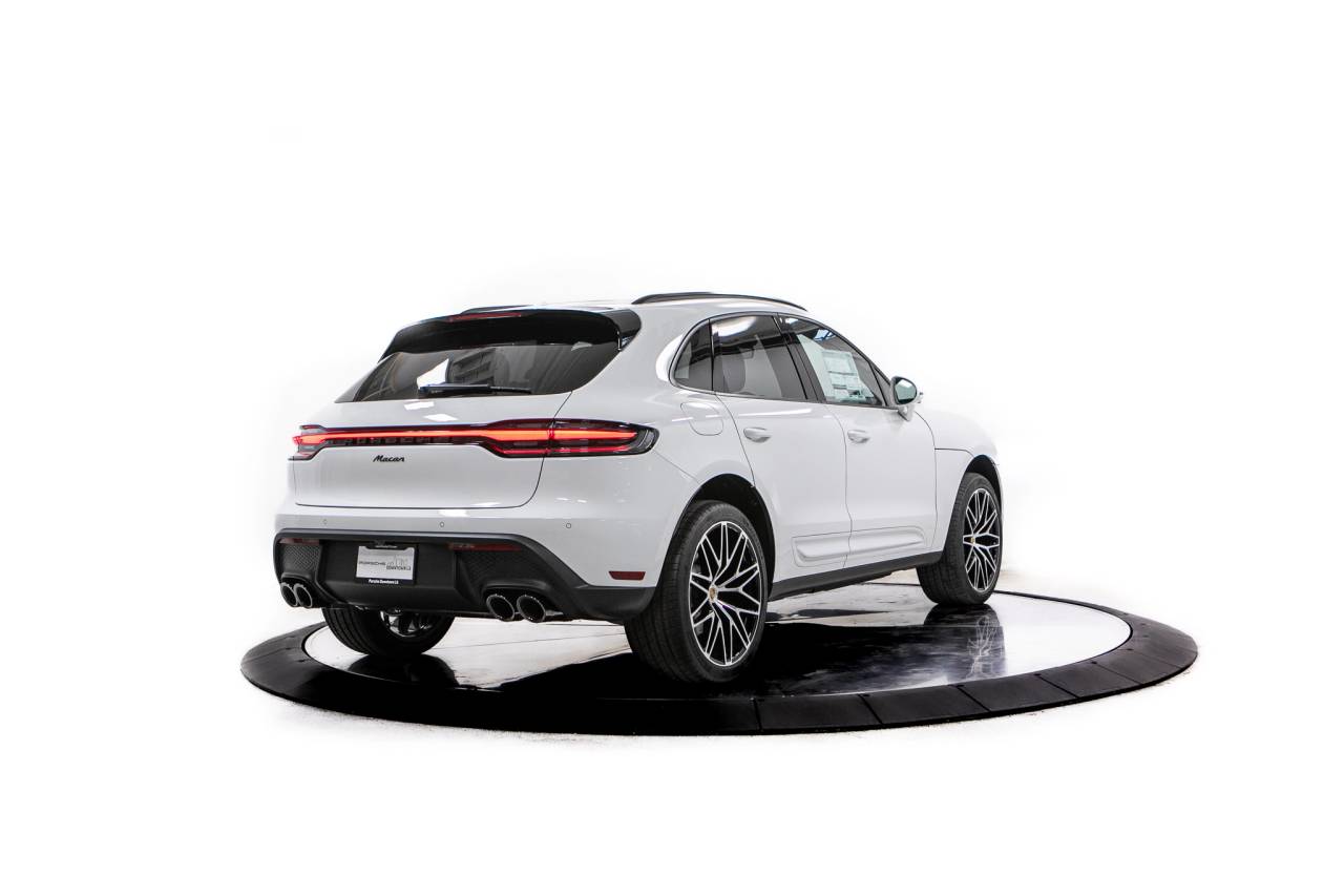 Thumbnail: 2026 Porsche Macan - 7