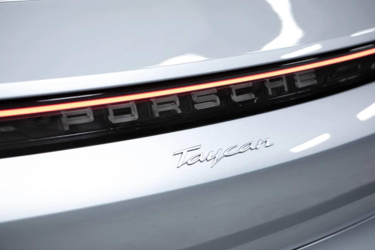 Thumbnail: 2025 Porsche Taycan - 16