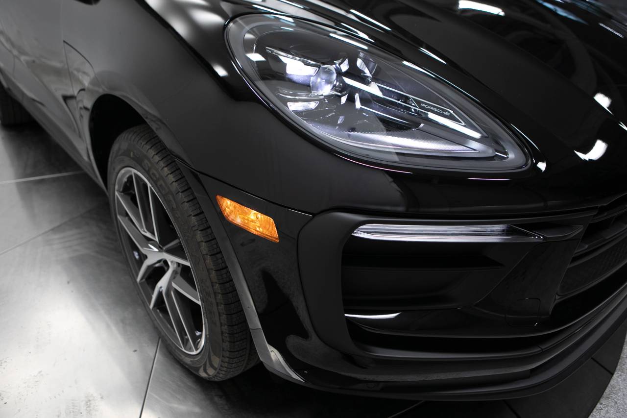 Thumbnail: 2026 Porsche Macan - 12