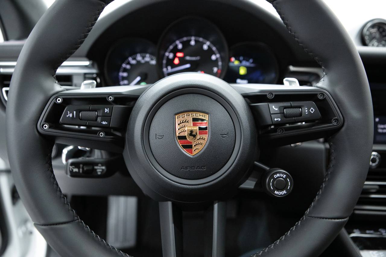 Thumbnail: 2026 Porsche Macan - 19