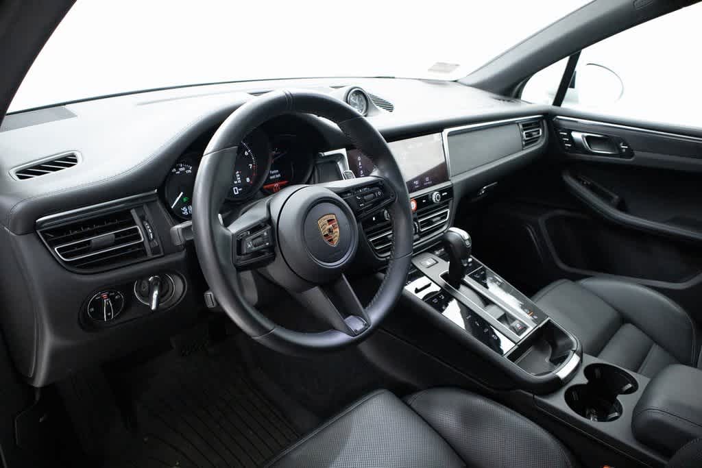 Thumbnail: 2024 Porsche Macan - 4