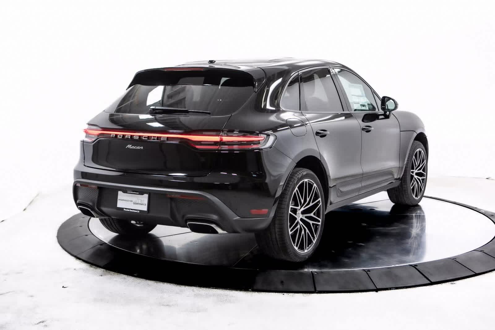 Thumbnail: 2025 Porsche Macan - 7