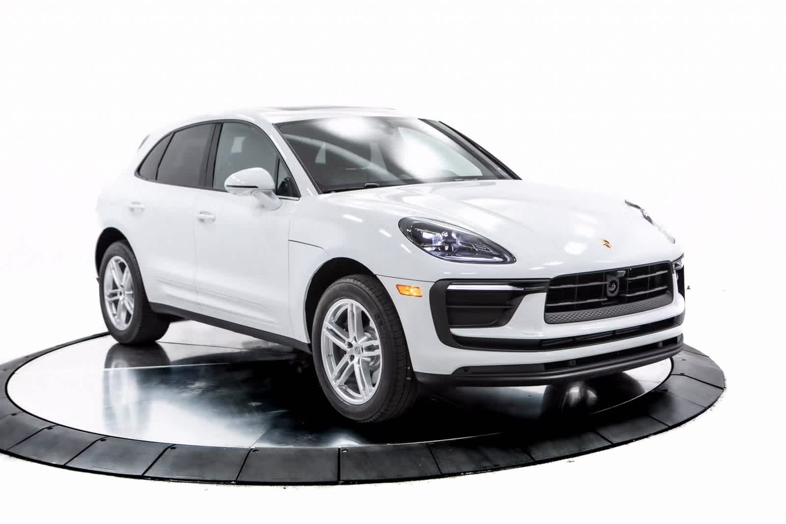 Thumbnail: 2025 Porsche Macan - 9