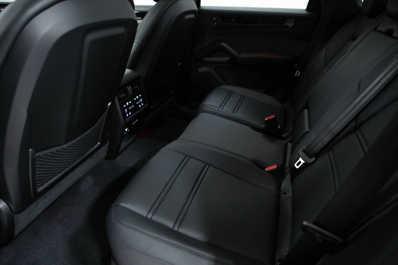 Thumbnail: 2026 Porsche Cayenne - 35