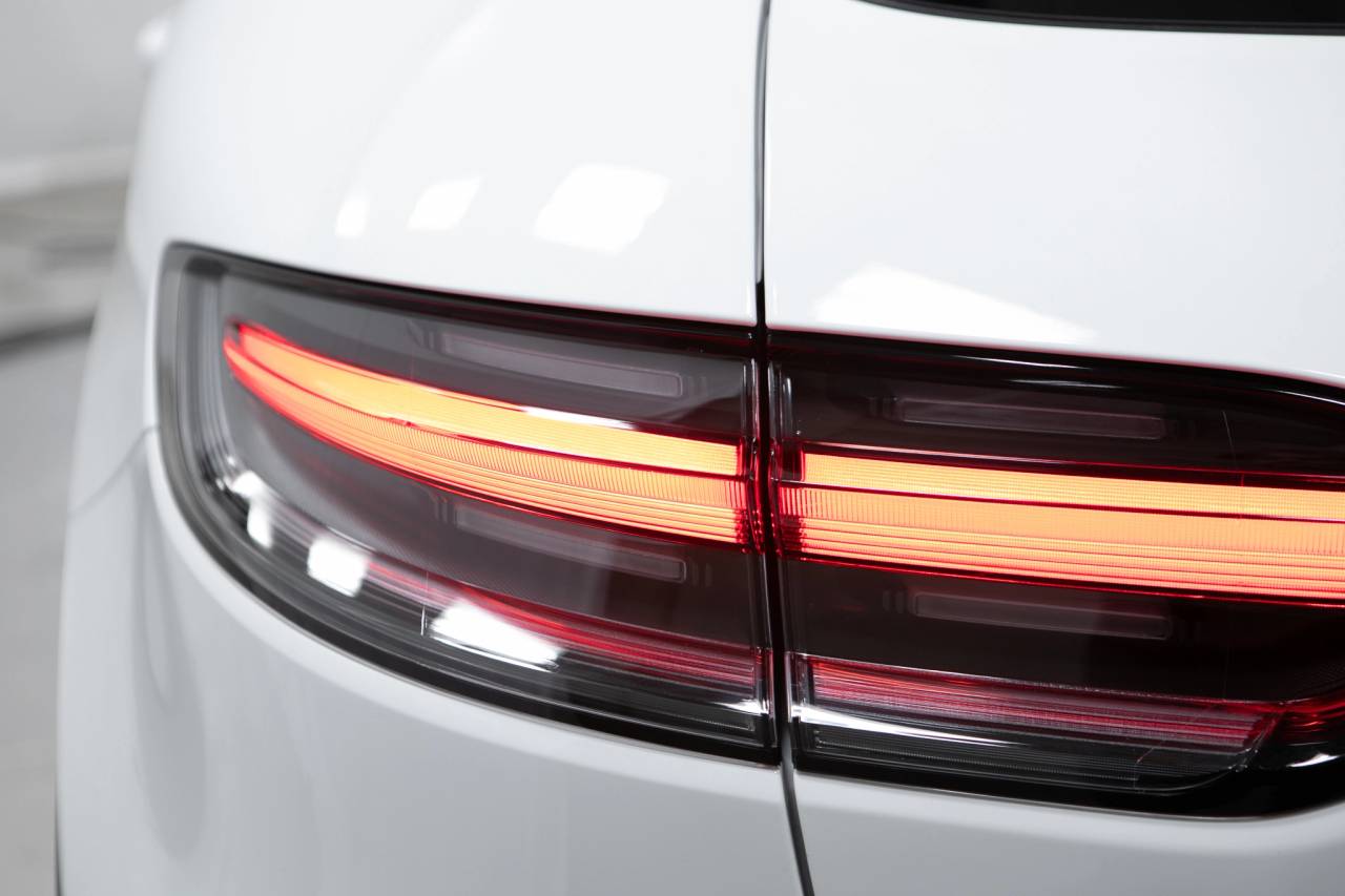 Thumbnail: 2026 Porsche Macan - 15