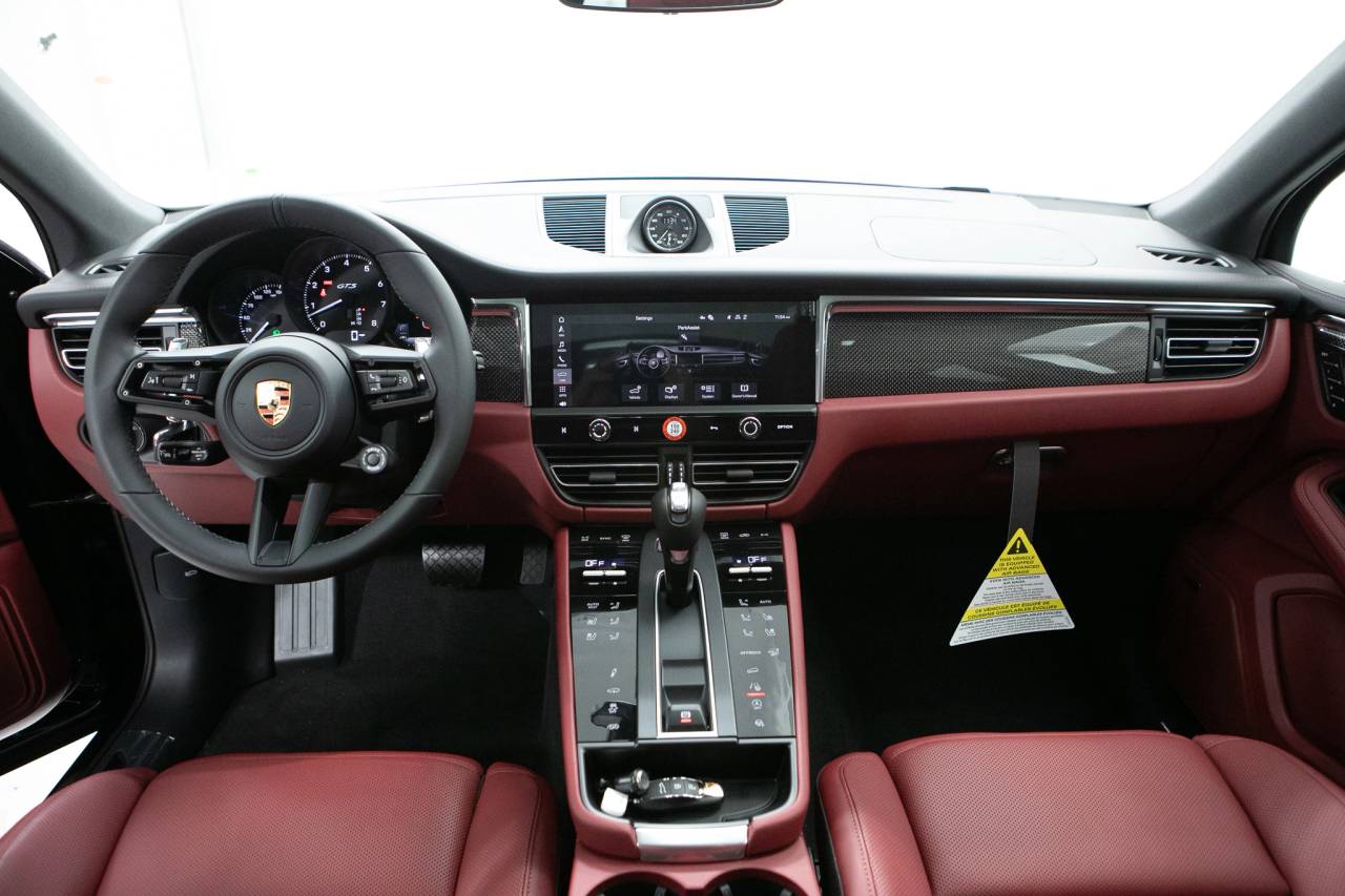 Thumbnail: 2026 Porsche Macan - 20