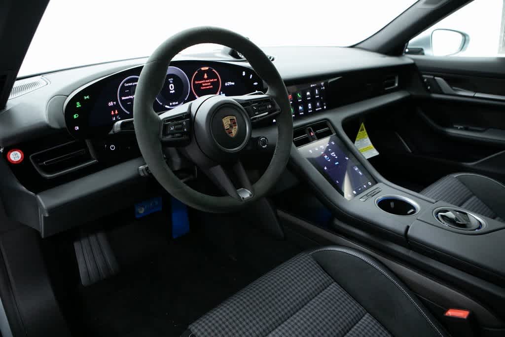 2025 Porsche Taycan 4S photo 4