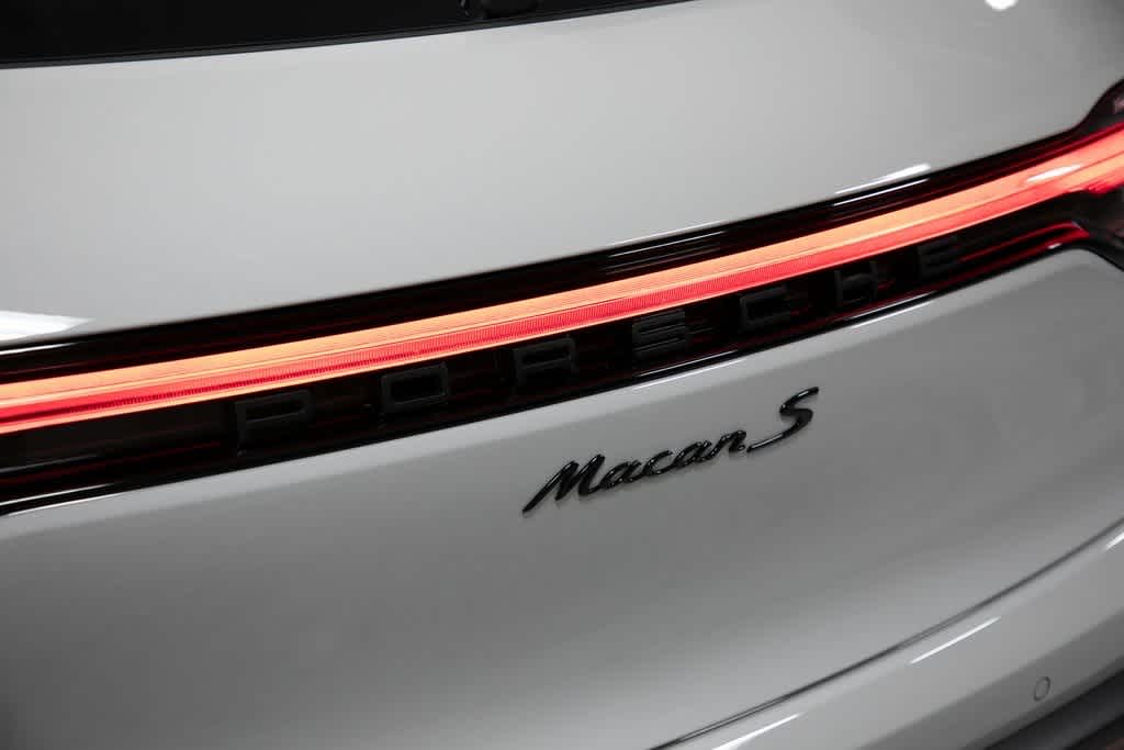 Thumbnail: 2025 Porsche Macan - 37