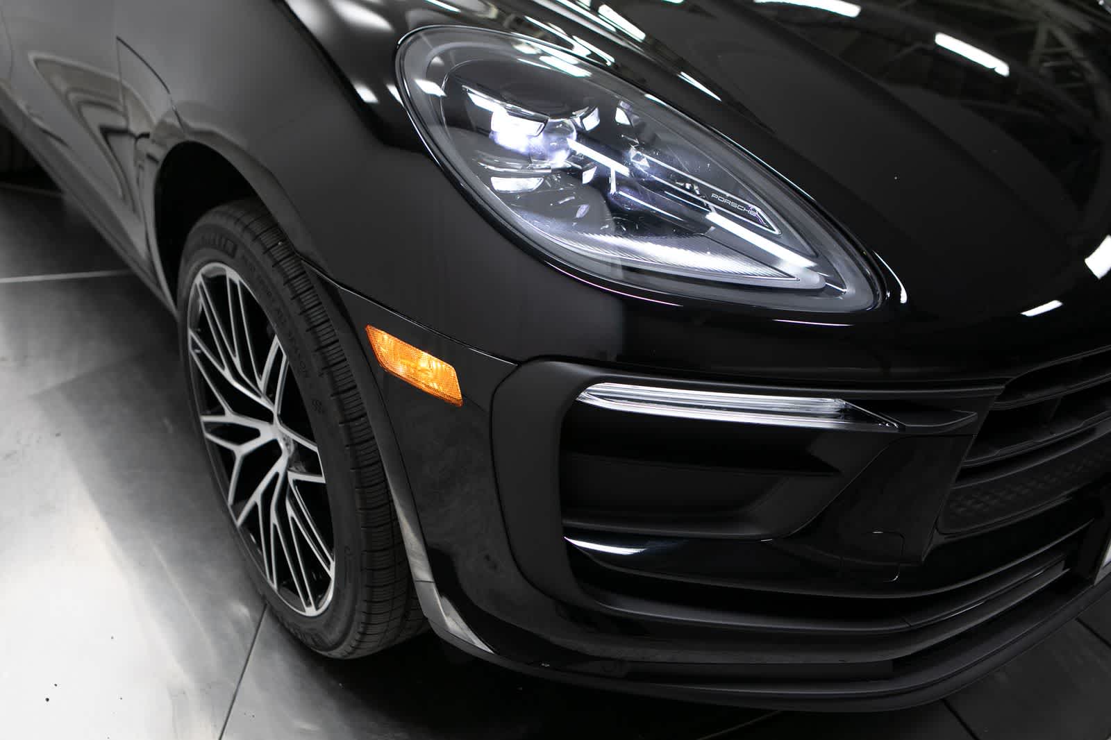 Thumbnail: 2026 Porsche Macan - 12