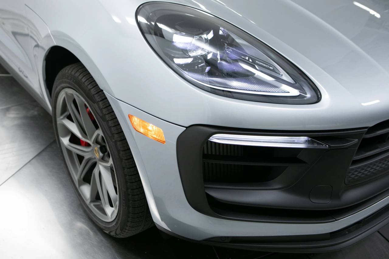 Thumbnail: 2026 Porsche Macan - 12