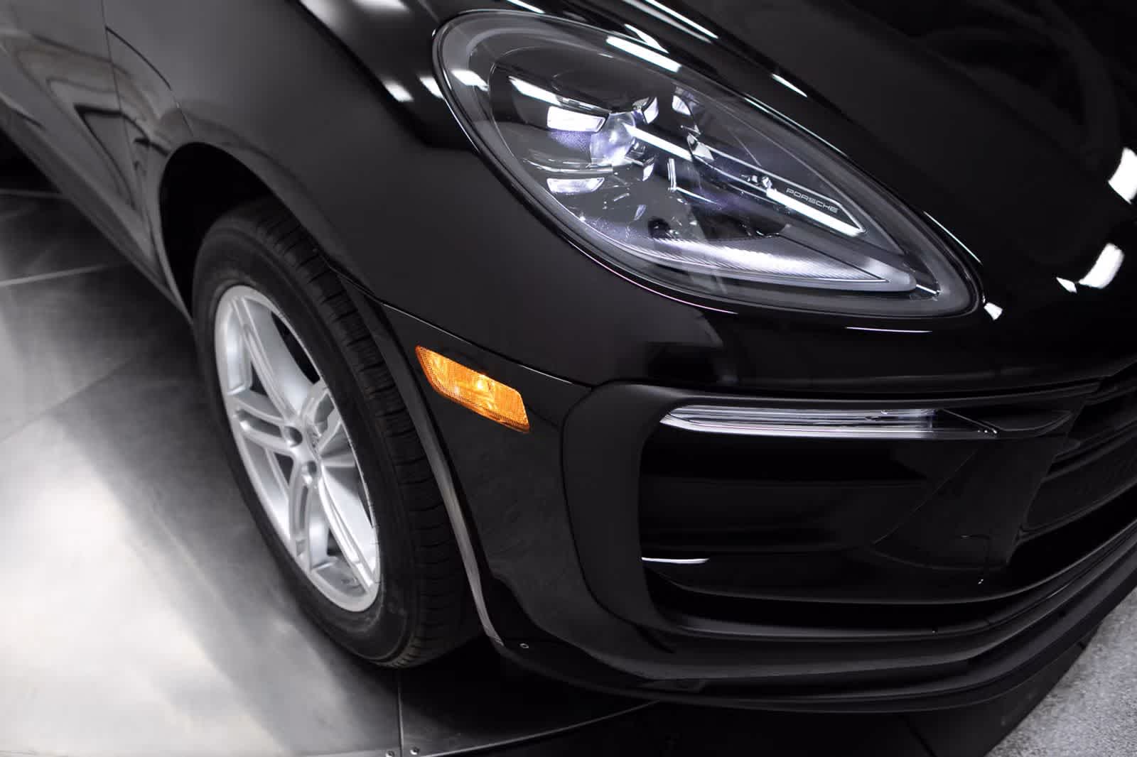 Thumbnail: 2026 Porsche Macan - 12