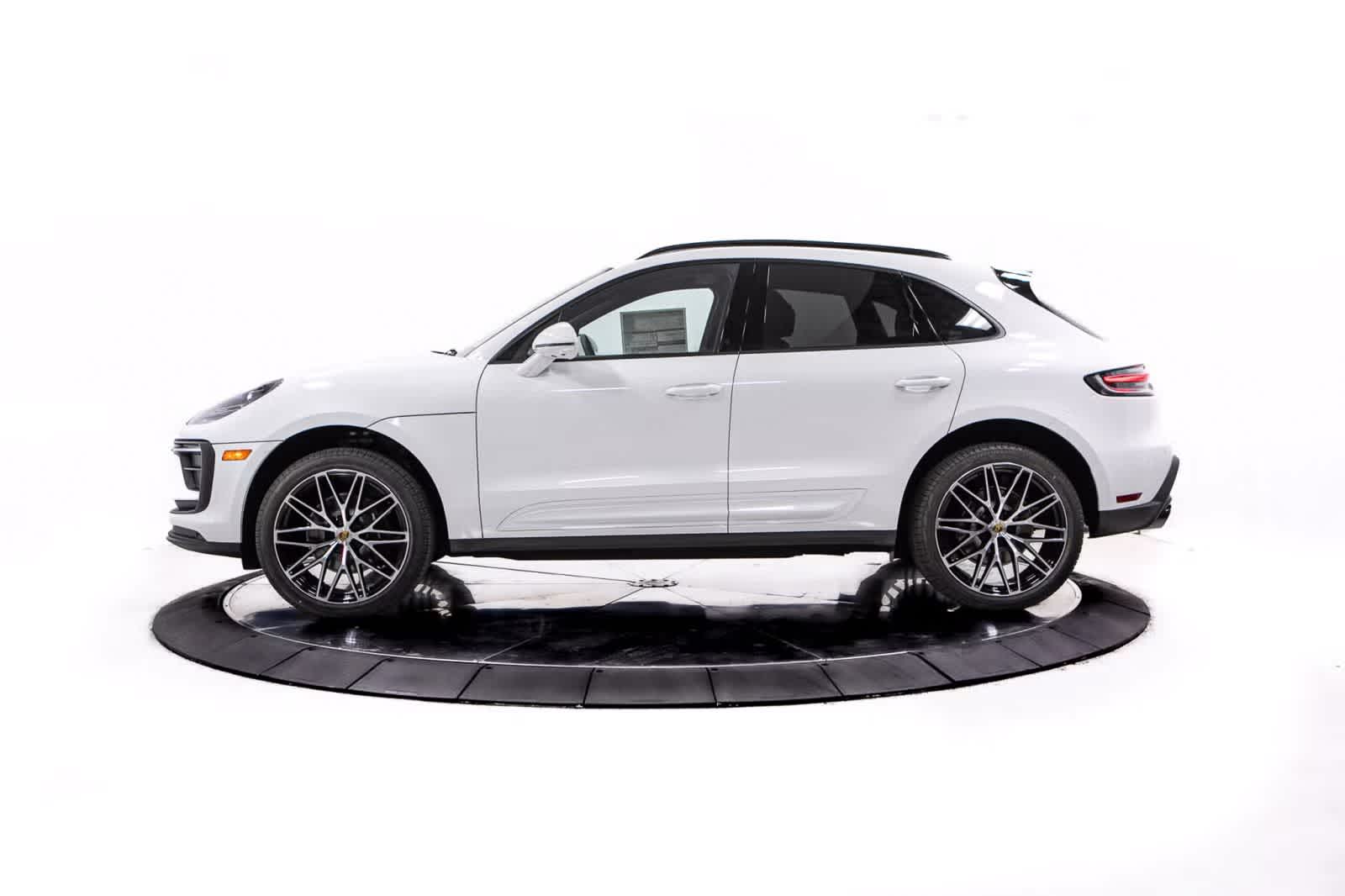 Thumbnail: 2026 Porsche Macan - 2