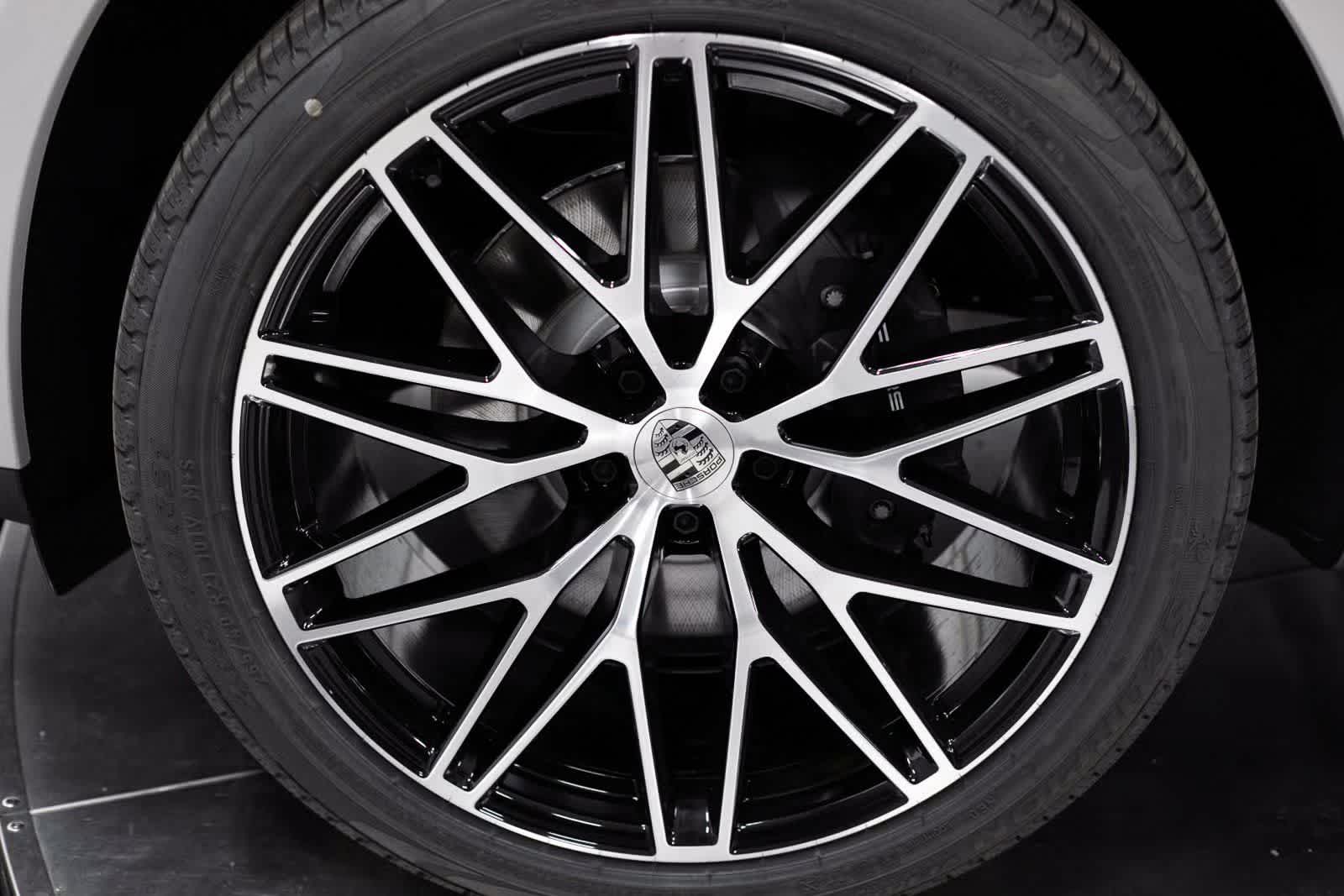 Thumbnail: 2025 Porsche Macan - 11