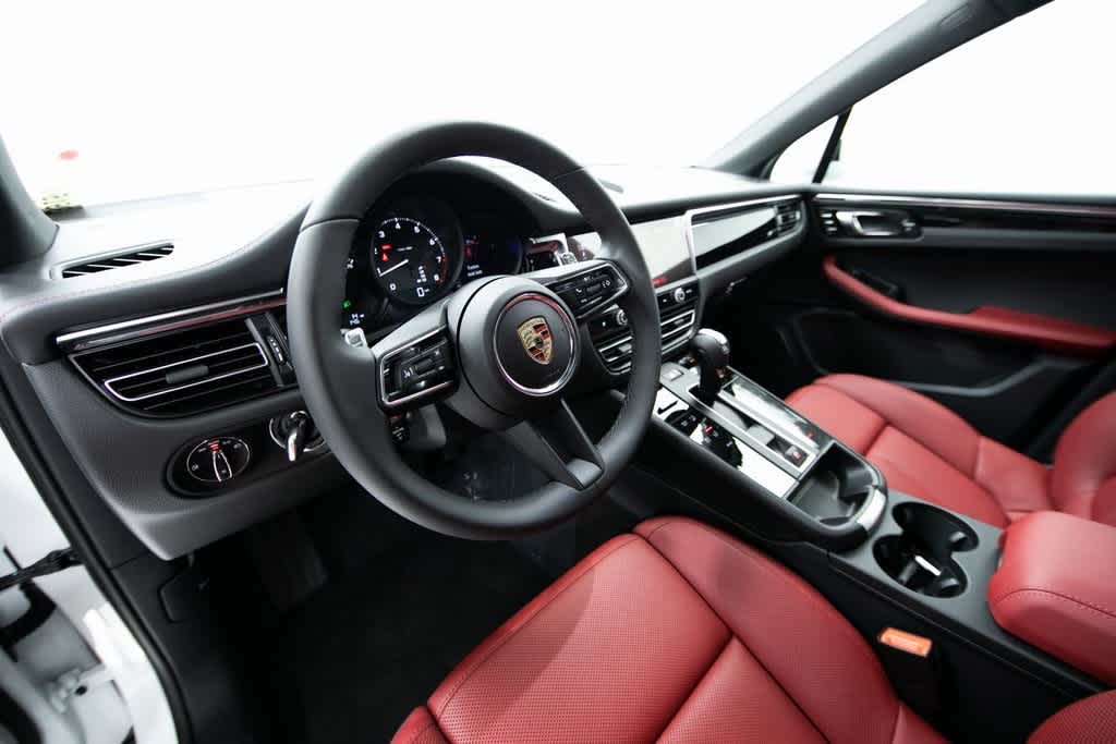 Thumbnail: 2025 Porsche Macan - 4