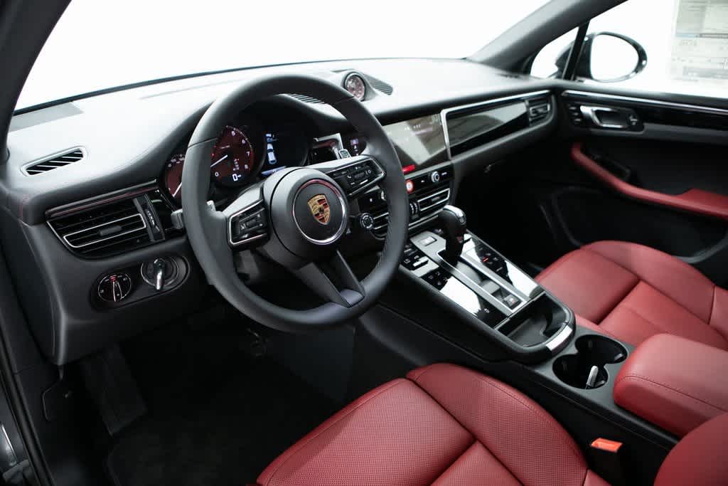 Thumbnail: 2025 Porsche Macan - 4