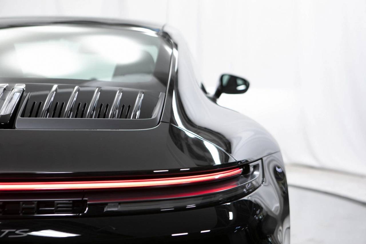 Thumbnail: 2026 Porsche 911 - 18