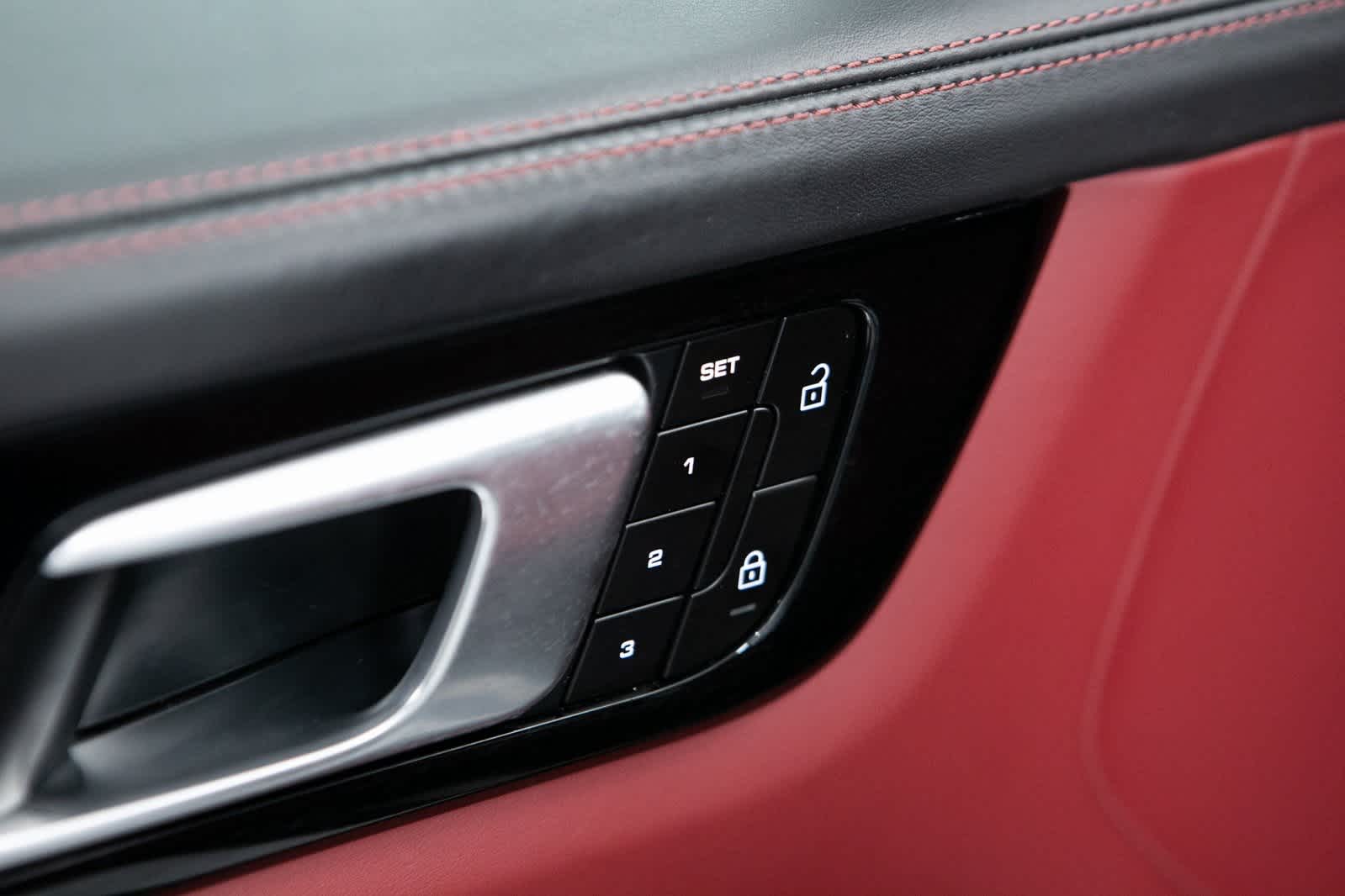 Thumbnail: 2022 Porsche Cayenne - 19