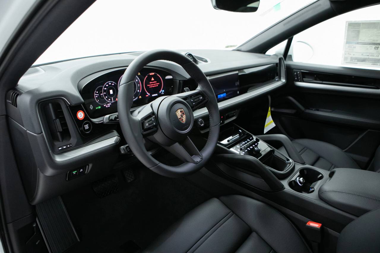 2026 Porsche Cayenne Coupe photo 2