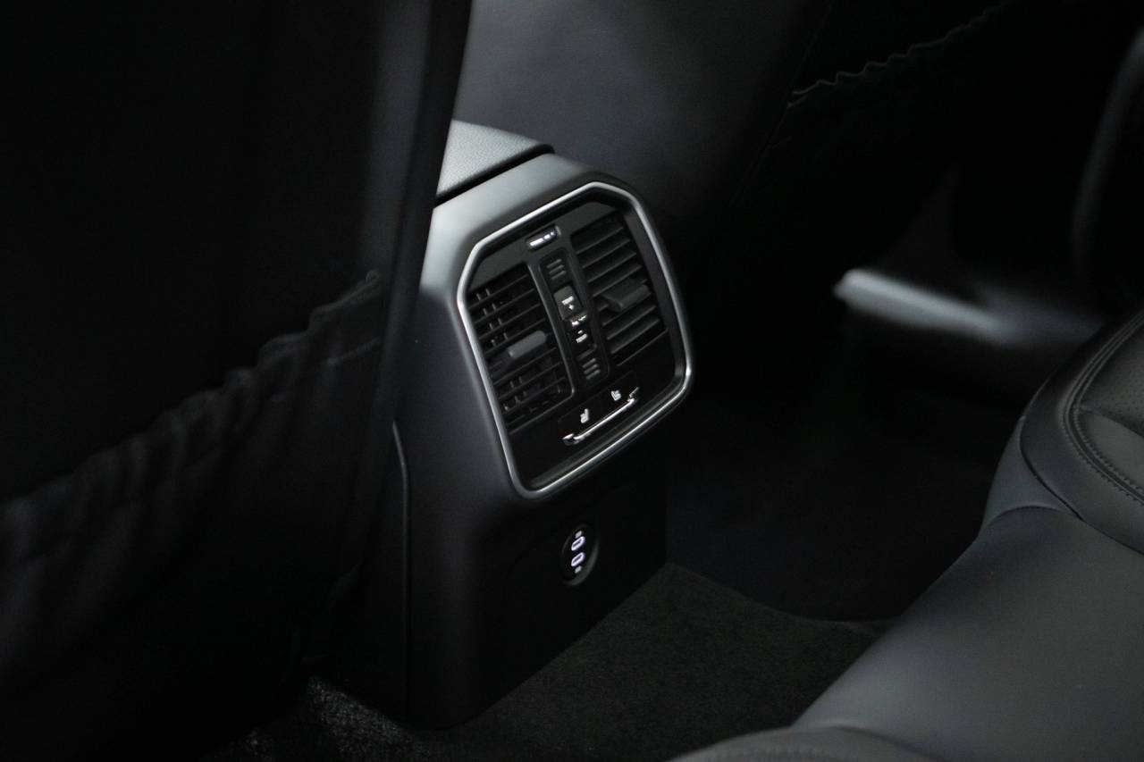 Thumbnail: 2026 Porsche Macan - 34