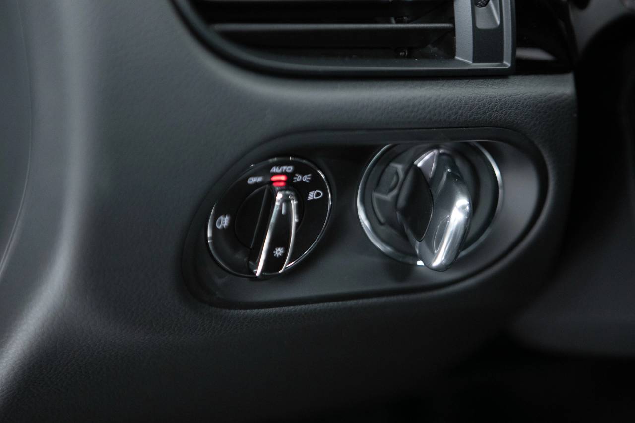 Thumbnail: 2026 Porsche Macan - 26