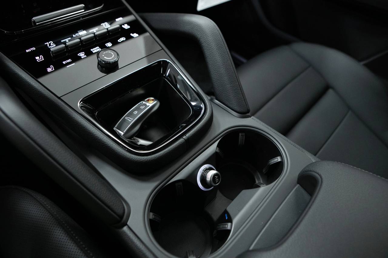 Thumbnail: 2026 Porsche Cayenne - 30