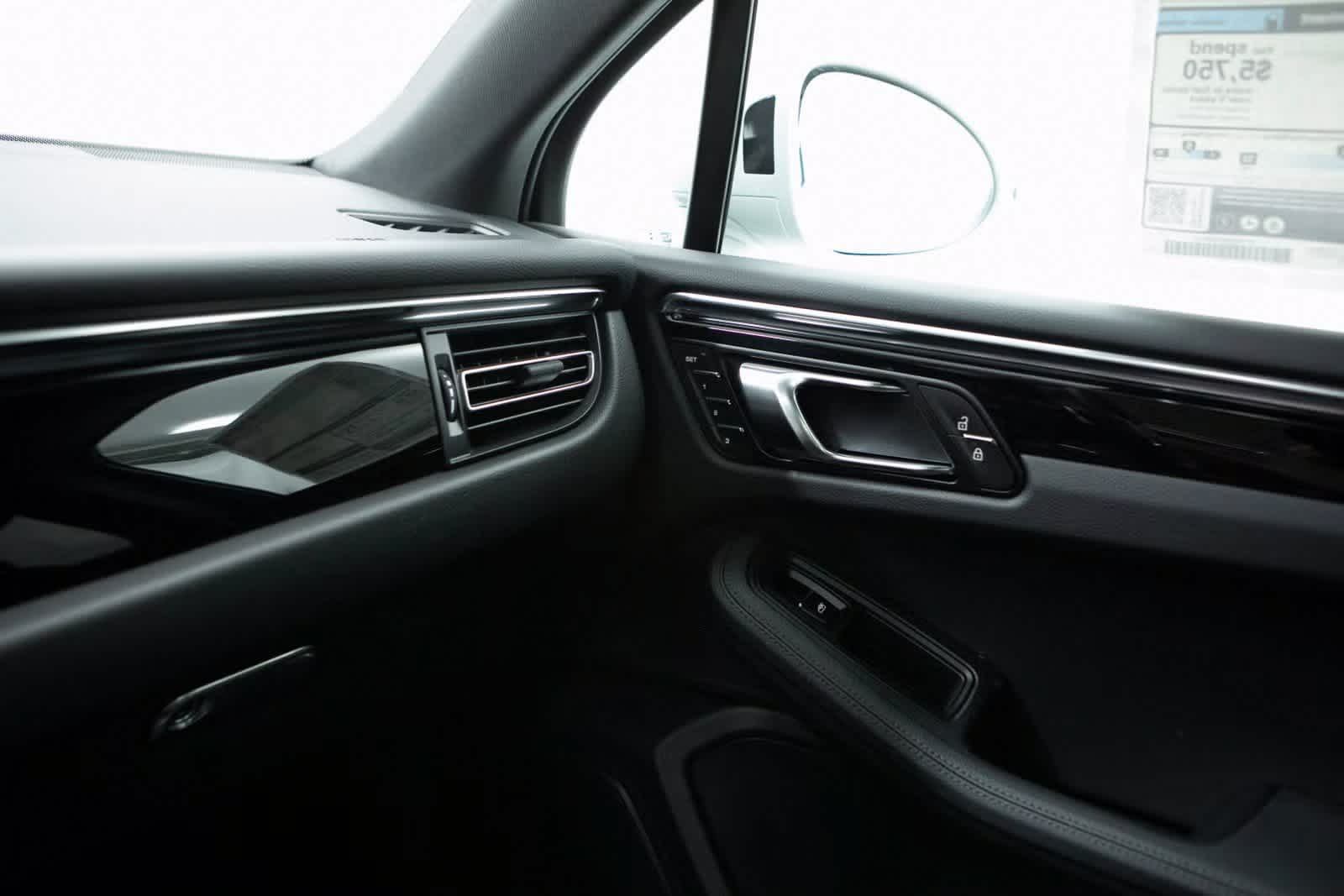 Thumbnail: 2025 Porsche Macan - 24