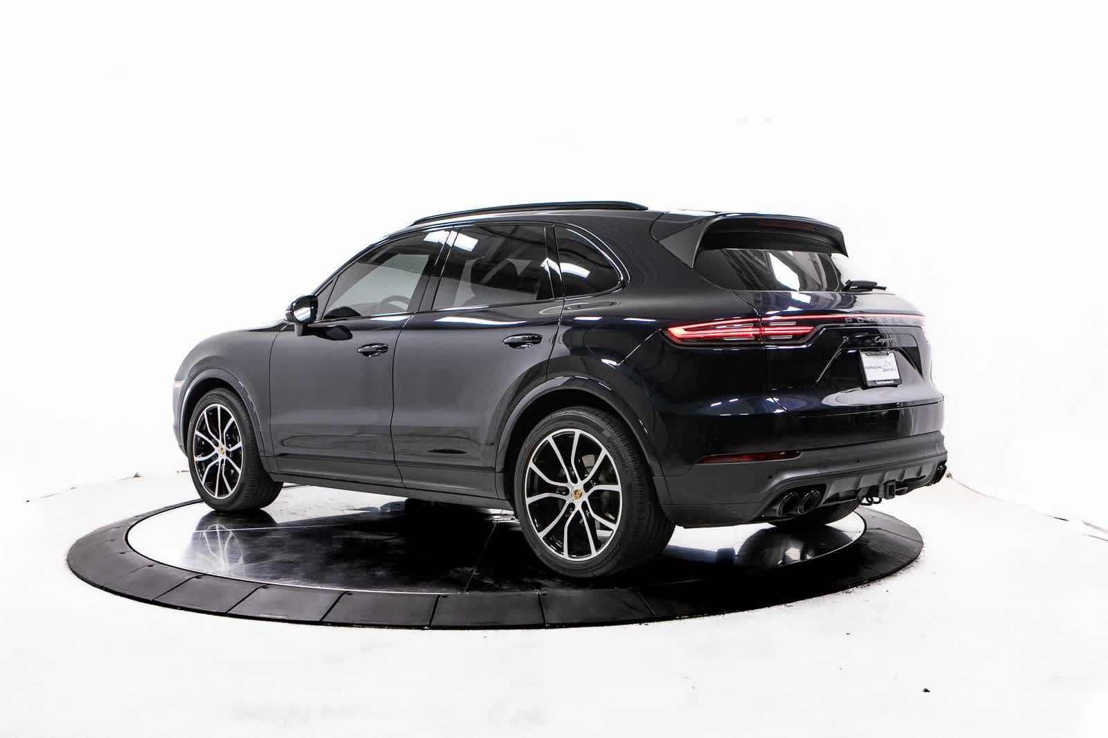 2023 Porsche Cayenne Platinum Edition photo 3