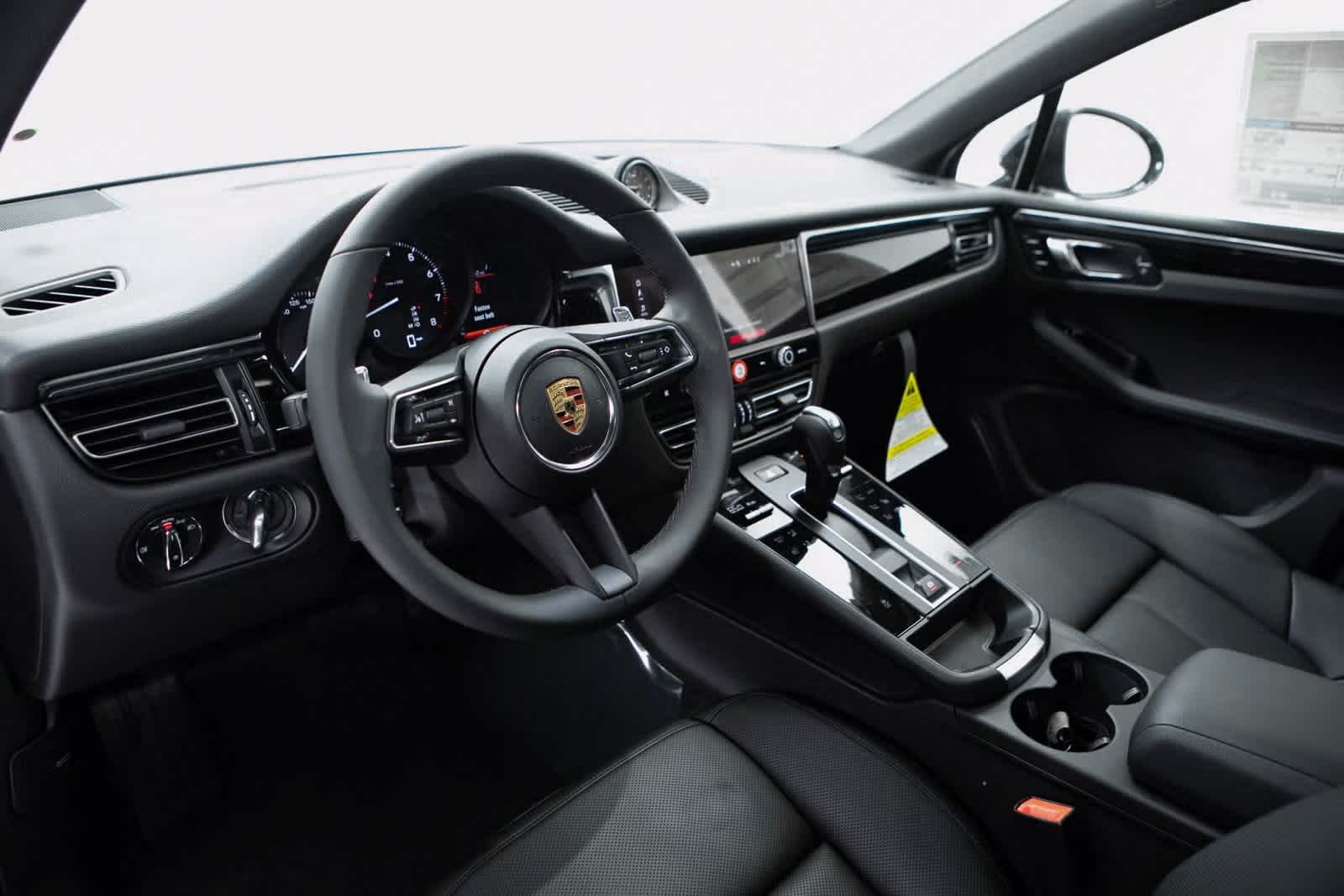 Thumbnail: 2025 Porsche Macan - 4