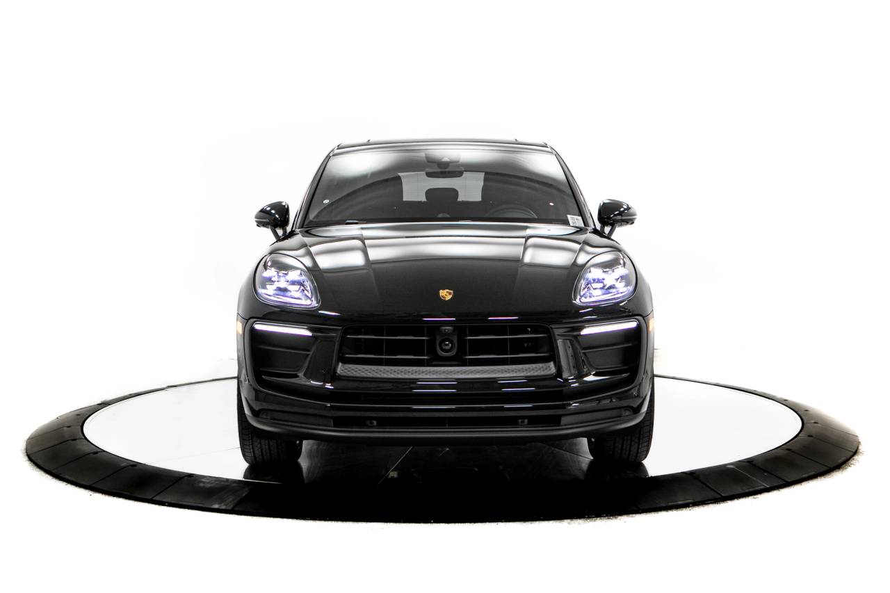 Thumbnail: 2026 Porsche Macan - 10