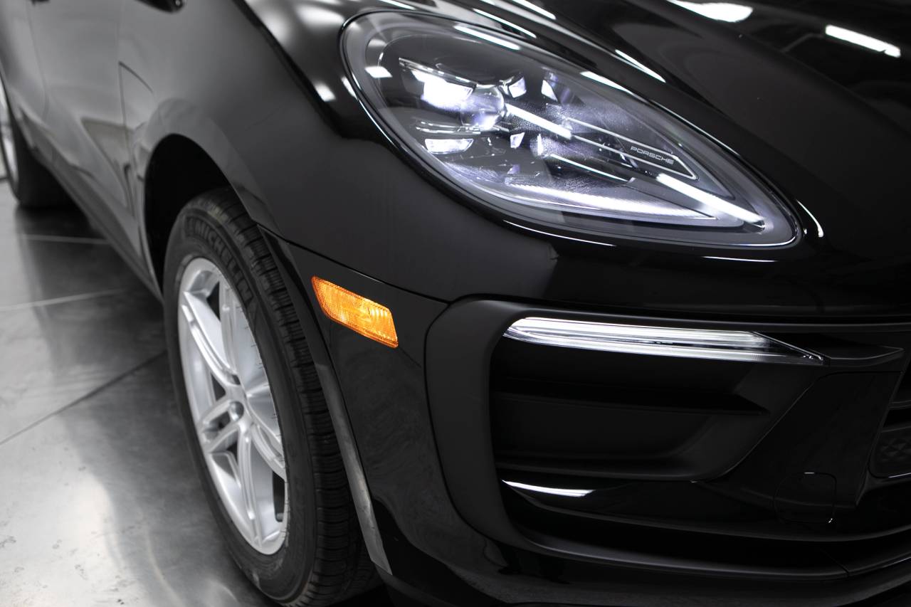 Thumbnail: 2026 Porsche Macan - 12