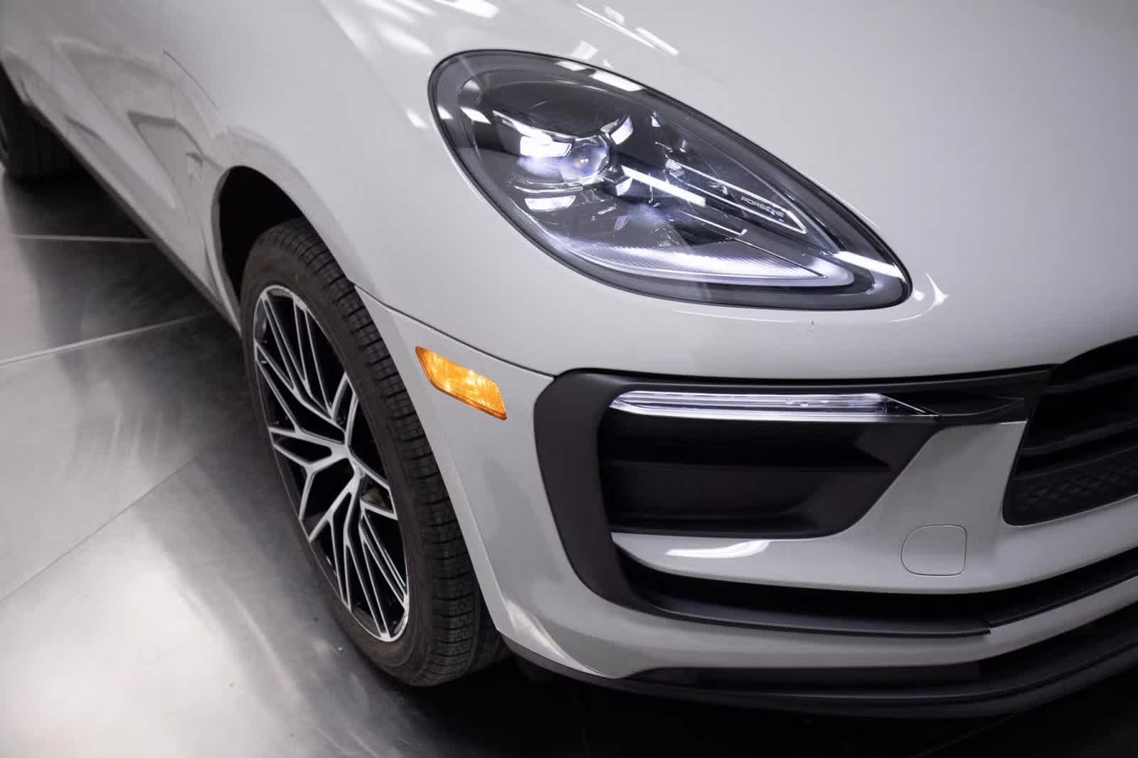 Thumbnail: 2025 Porsche Macan - 12