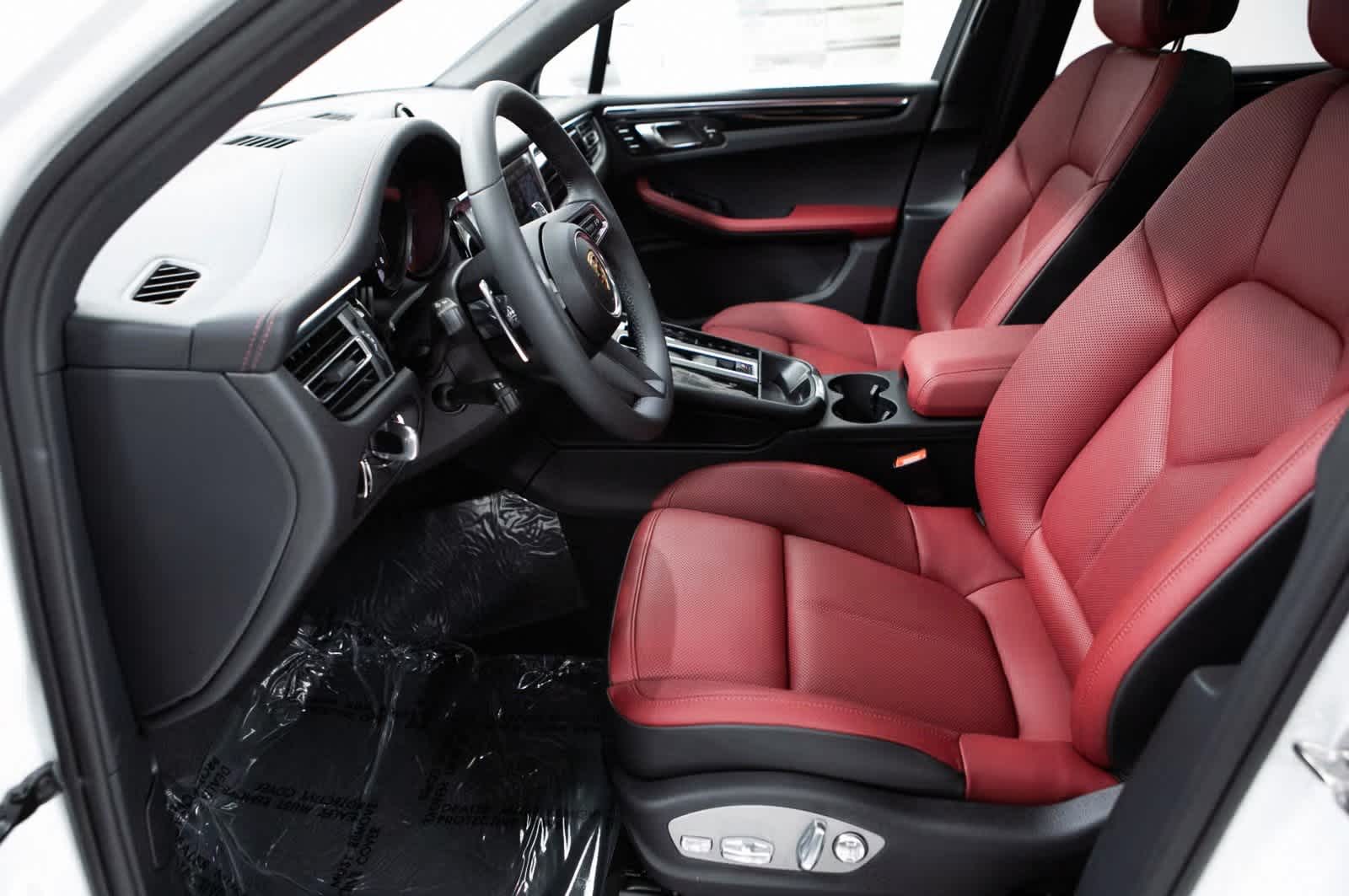 Thumbnail: 2025 Porsche Macan - 17