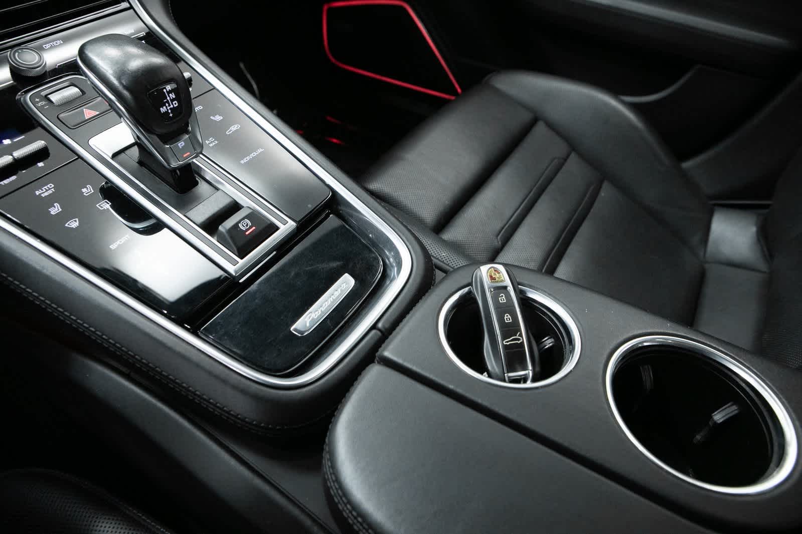 Thumbnail: 2022 Porsche Panamera - 23