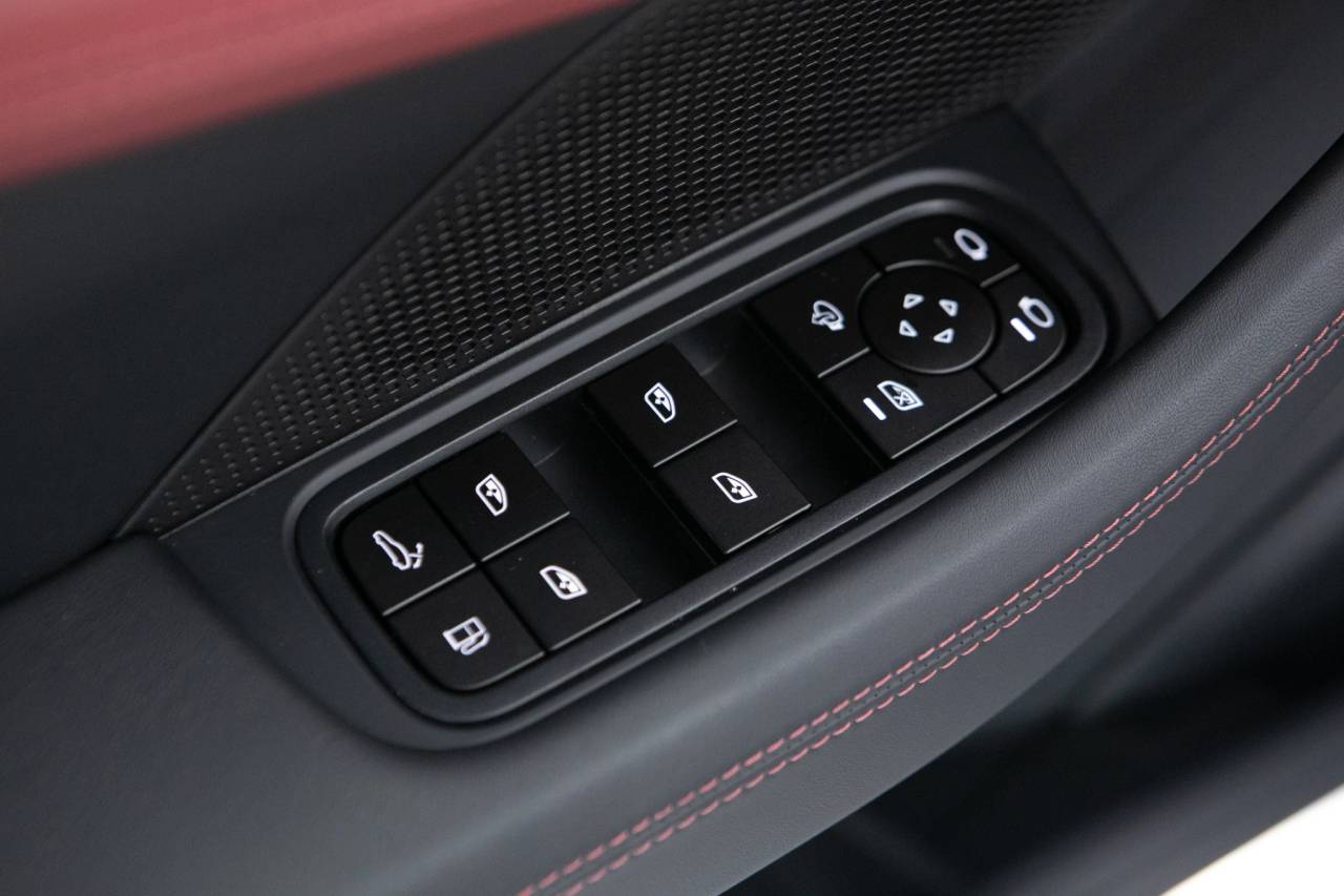 Thumbnail: 2026 Porsche Panamera - 26