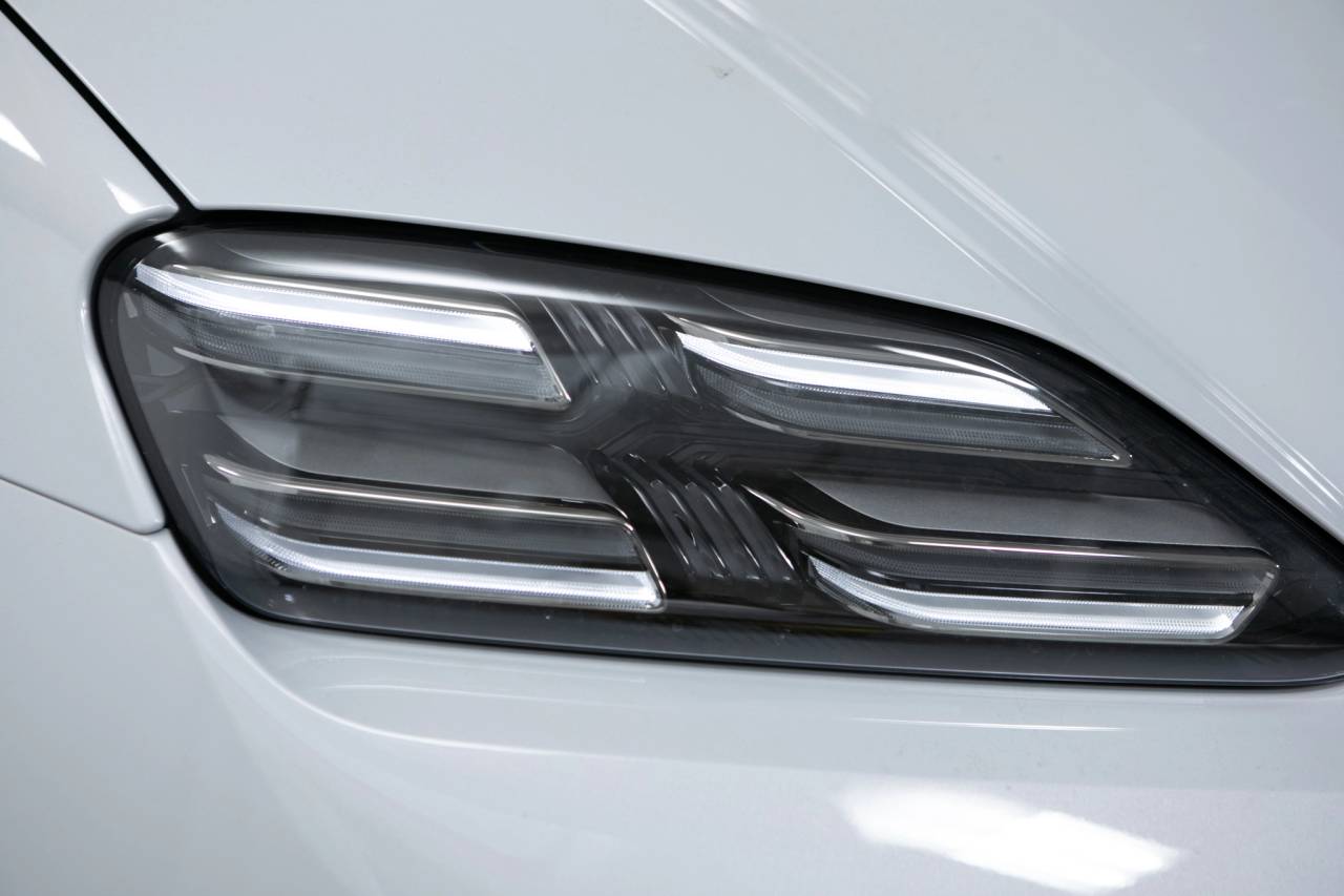 Thumbnail: 2026 Porsche Macan - 13