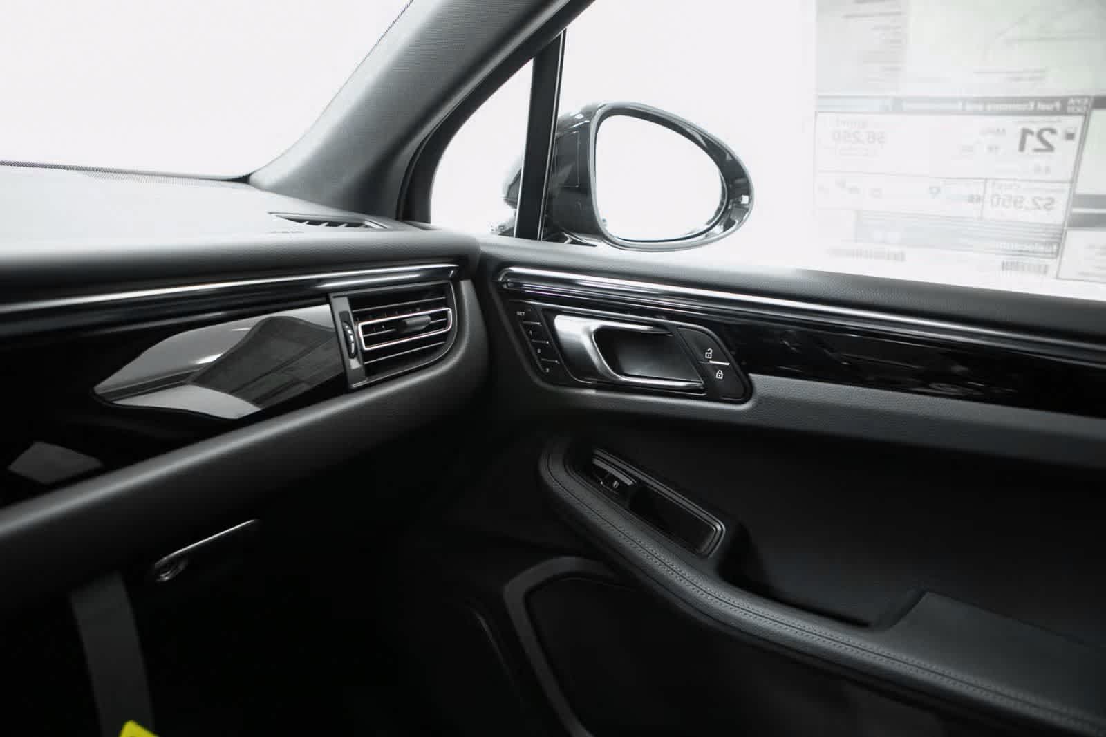 Thumbnail: 2026 Porsche Macan - 23