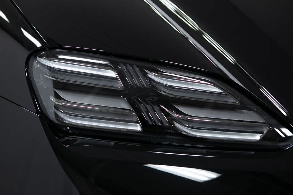 Thumbnail: 2025 Porsche Macan - 18