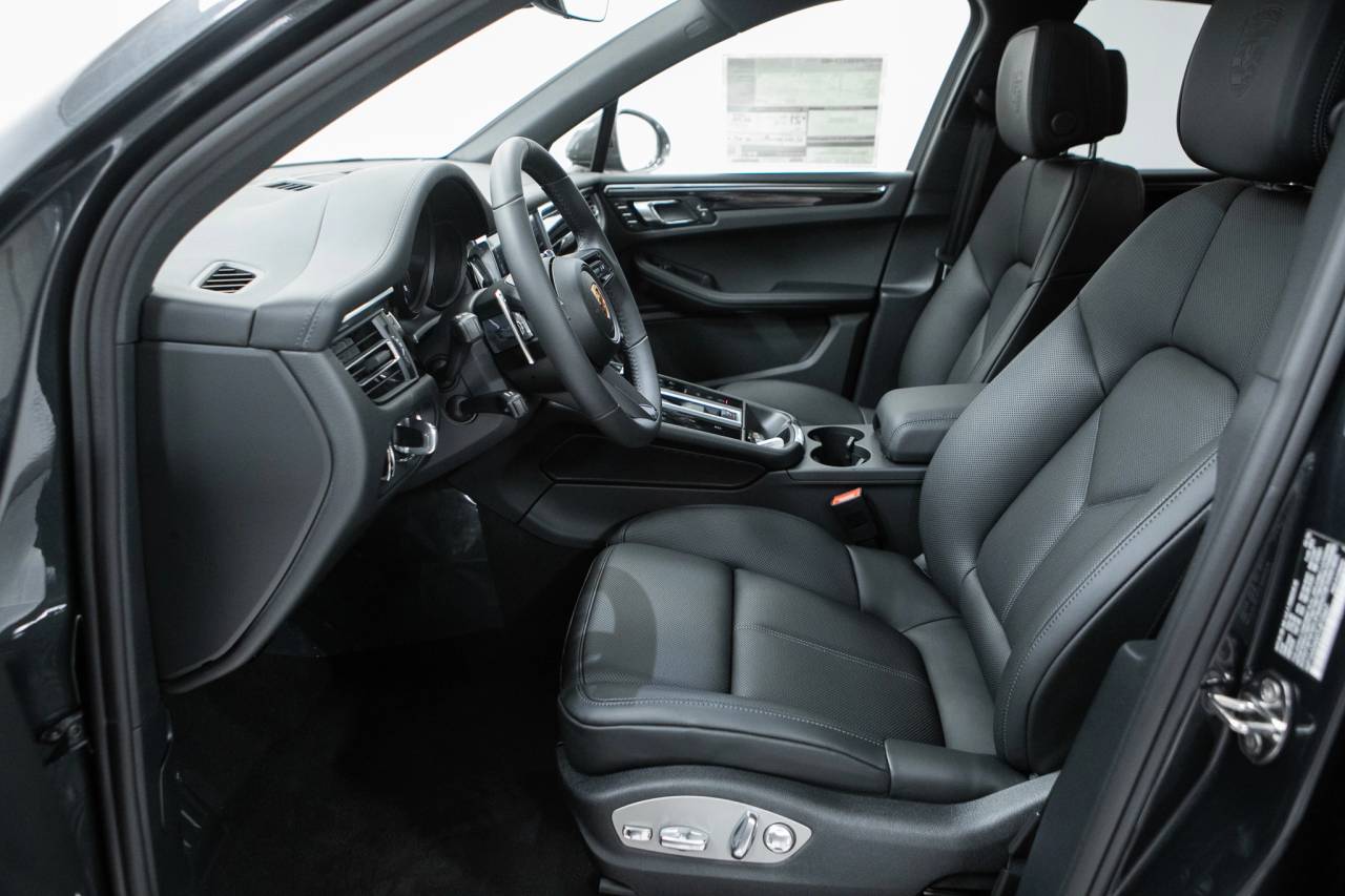 Thumbnail: 2026 Porsche Macan - 22