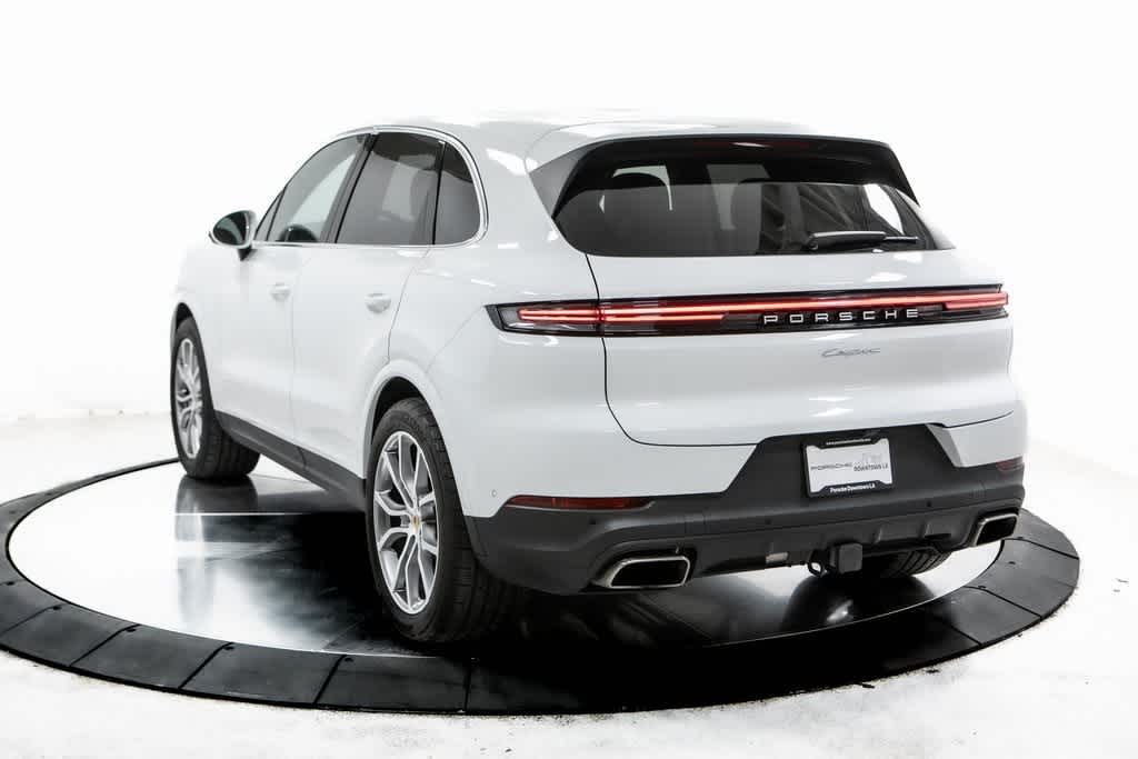 2024 Porsche Cayenne Base photo 3