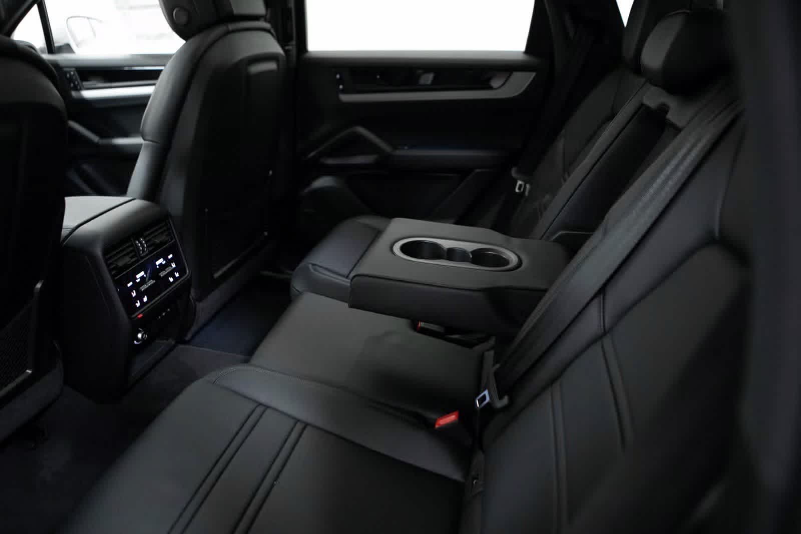 Thumbnail: 2025 Porsche Cayenne - 30